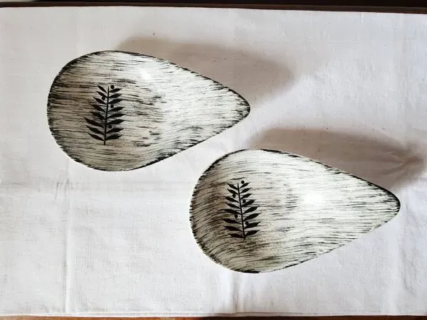 Illustration numéro 4 du produit Vintage french 1960s 2x salins tolede - toledo serving bowls black olive