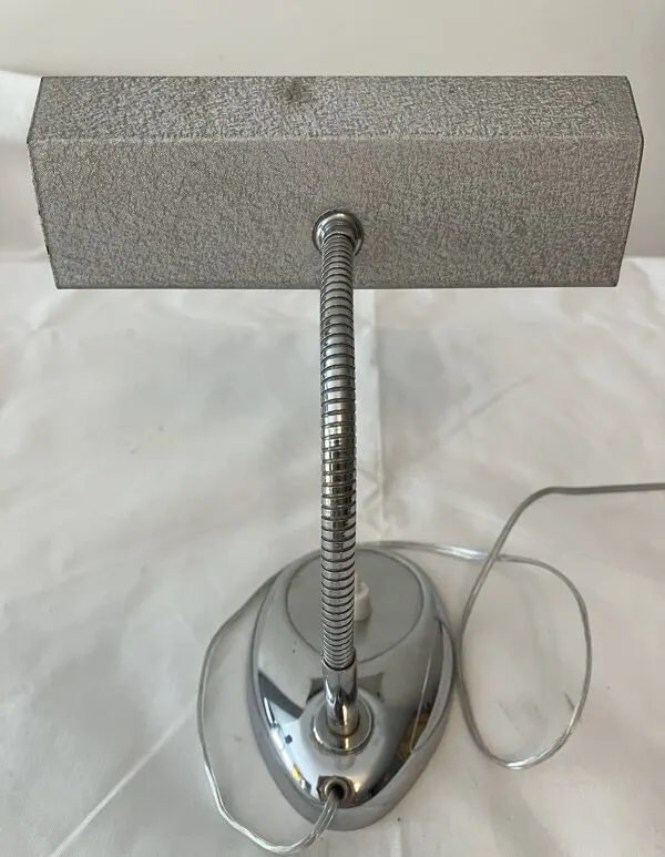 Illustration numéro 4 du produit Lampe de bureau acier et chrome années 60