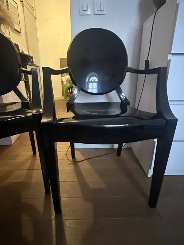 Illustration numéro 4 du produit Chaises Louis Ghost de Philippe Starck