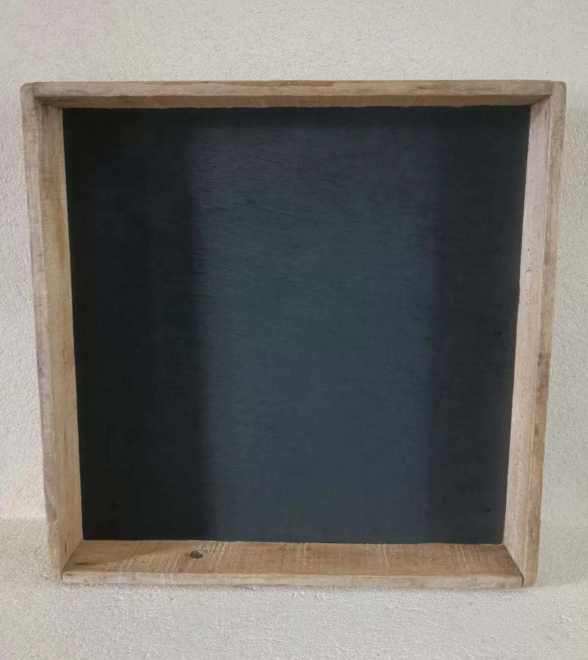 Illustration numéro 4 du produit Plateau ancien en bois art populaire