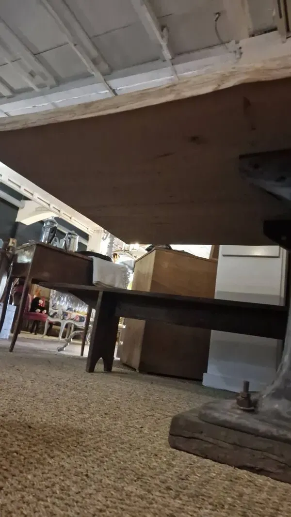 Illustration numéro 4 du produit Table création en orme massif et machine industrielle