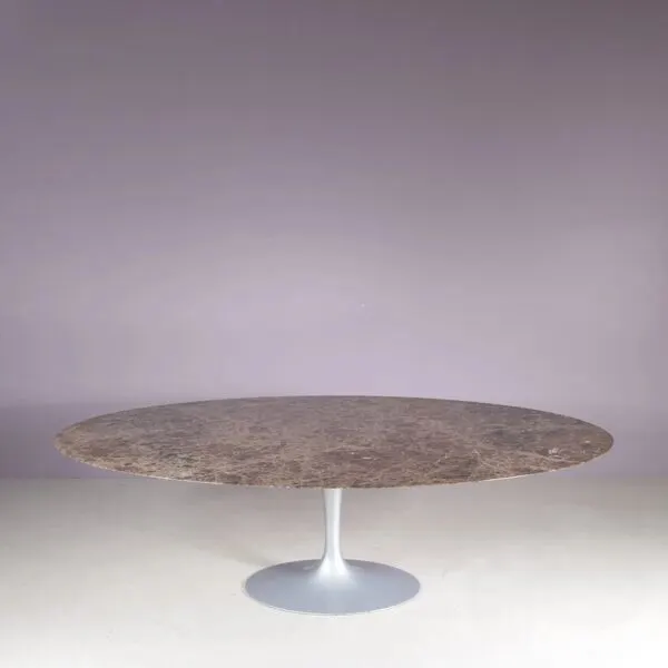 Illustration numéro 4 du produit Table ovale Tulip XL des années 1970 avec plateau en marbre brun et base ovale en argent mat / Eero Saarinen / Knoll, USA