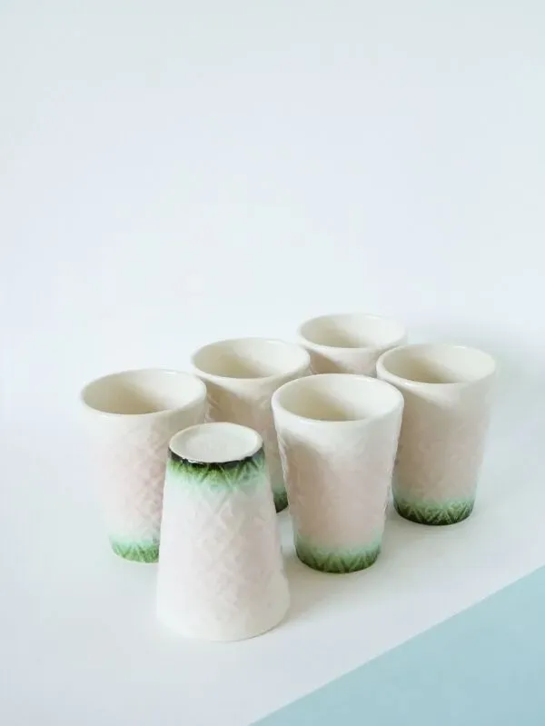 Illustration numéro 4 du produit Lot de 6 verres en barbotine rose et vert Digoin Sarreguemines, 1970