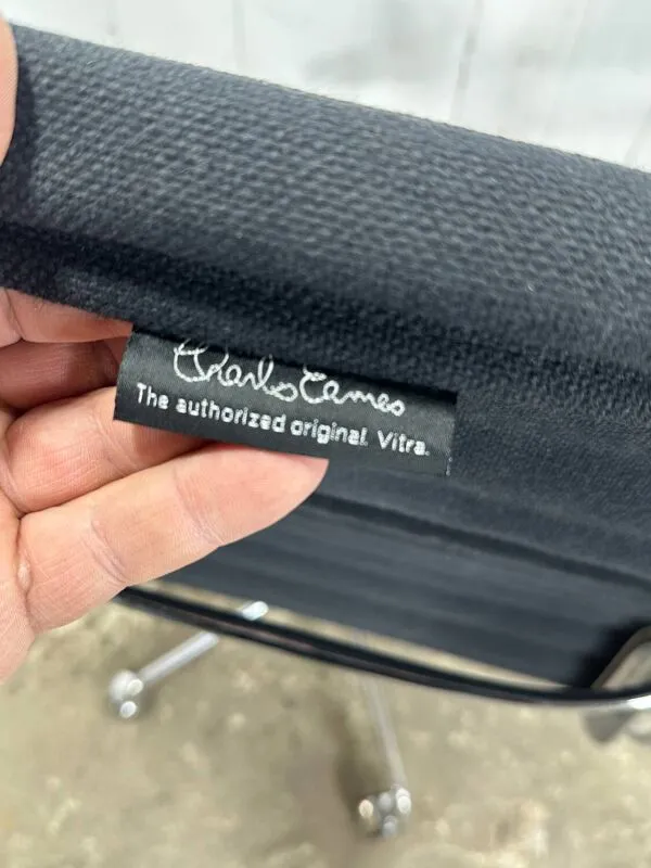 Illustration numéro 4 du produit Chaise de bureau Eames Vitra EA 119