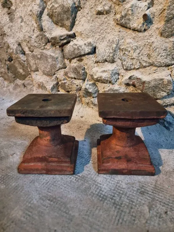 Illustration numéro 4 du produit Paire de bases architecturales anciennes en fonte (fin XIXe - début XXe siècle)