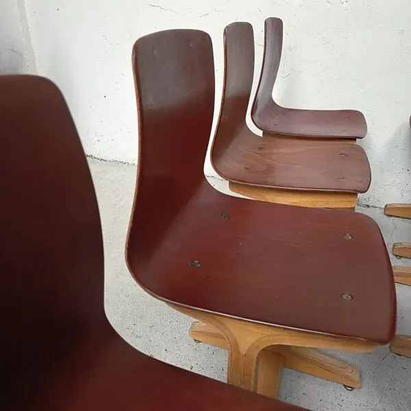 Illustration numéro 4 du produit 8 chaises d'école plywood