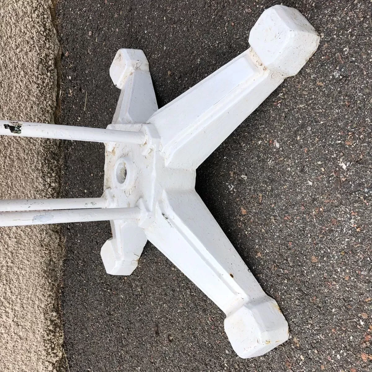 Illustration numéro 4 du produit Table de jardin 1930