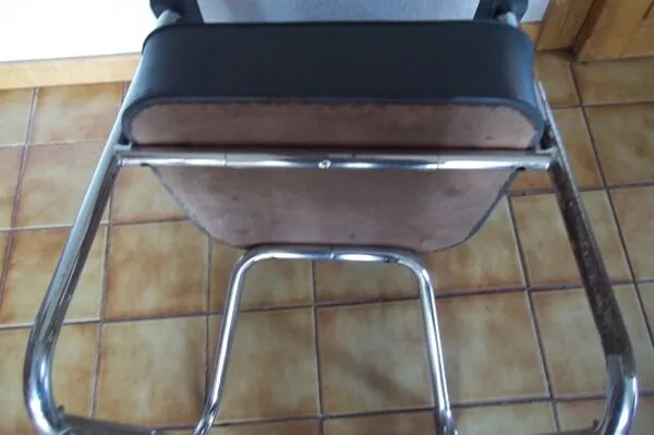 Illustration numéro 4 du produit Fauteuil de bureau industriel Roneo simili cuir skai vert chrome vintage 50