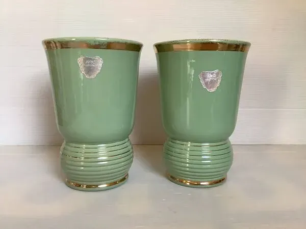 Illustration numéro 4 du produit Paire d’anciens vases en céramique verte et dorée