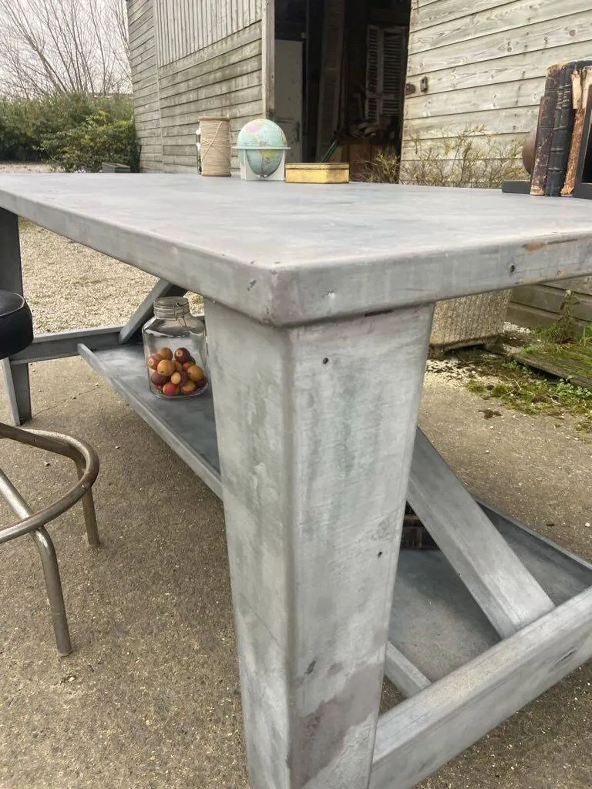 Illustration numéro 4 du produit Table métallique