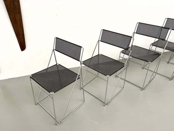 Illustration numéro 4 du produit Série de 6 chaises Nuova X-Line, 1977