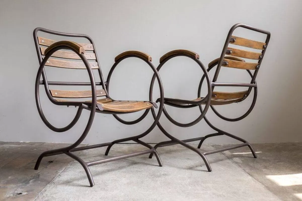 Illustration numéro 4 du produit Fauteuils industriels en metal et bois style années 50