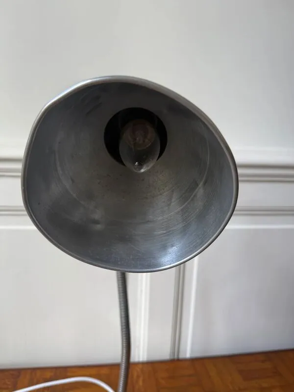 Illustration numéro 4 du produit Lampe de bureau industrielle articulée – années 50