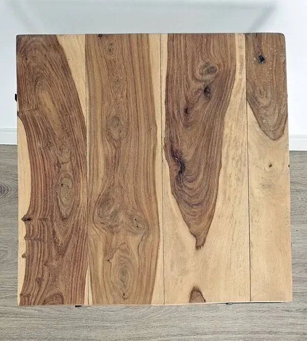 Illustration numéro 4 du produit Table d’appoint en chêne massif et métal — design industriel / art déco