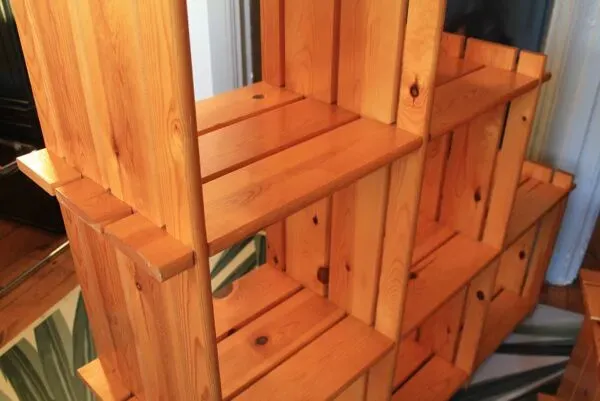 Illustration numéro 4 du produit Etagère escalier en pin massif style Regain