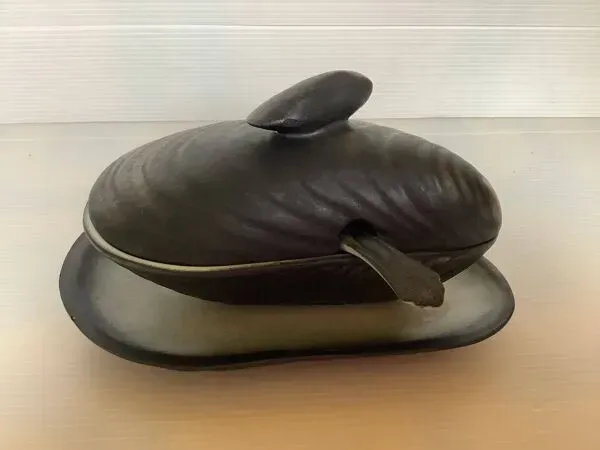 Illustration numéro 4 du produit Saucière en forme de coquillage