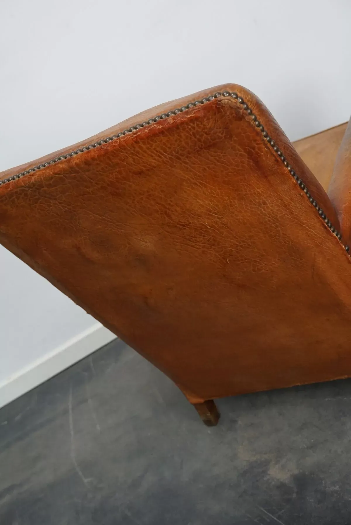 Illustration numéro 4 du produit Fauteuil club cognac, années 1940