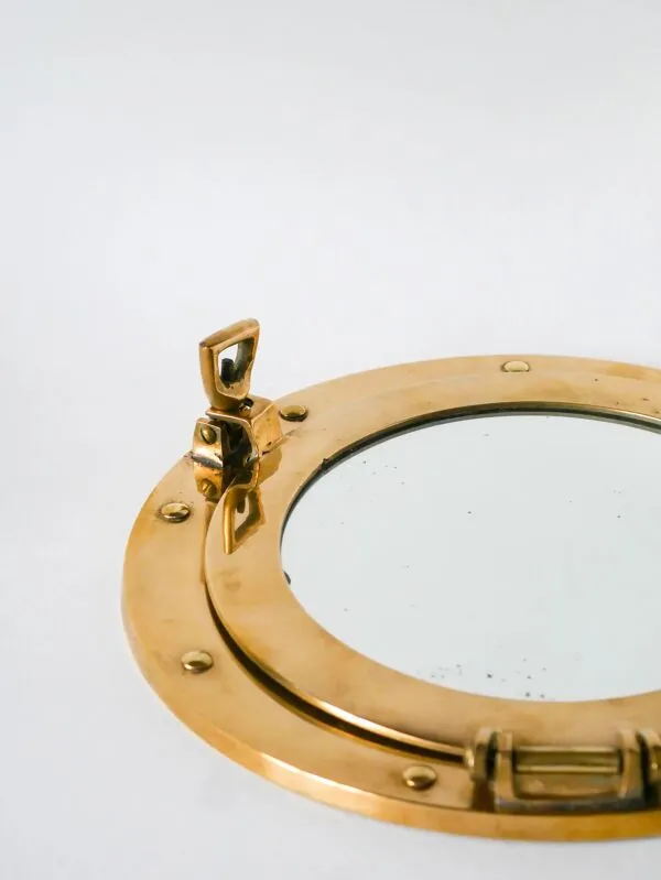 Illustration numéro 4 du produit Miroir hublot en laiton doré, 1950