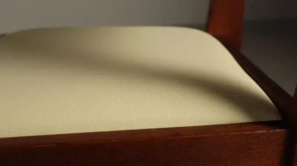 Illustration numéro 4 du produit Ensemble de 4 chaises de salle à manger en chêne de l'École de La Haye, 1925-1935