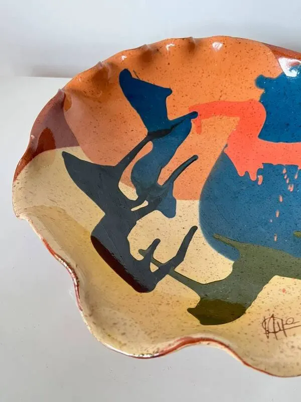 Illustration numéro 4 du produit Coupe / vide proche / corbeille à fruits en céramique émaillée abstraite