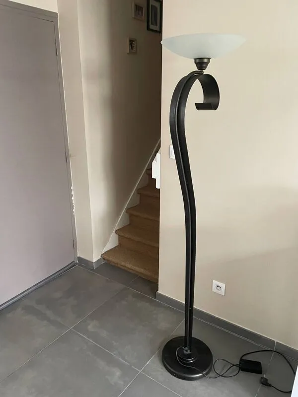 Illustration numéro 4 du produit Lampadaire arc, design épuré, d’inspiration italienne (180cm)