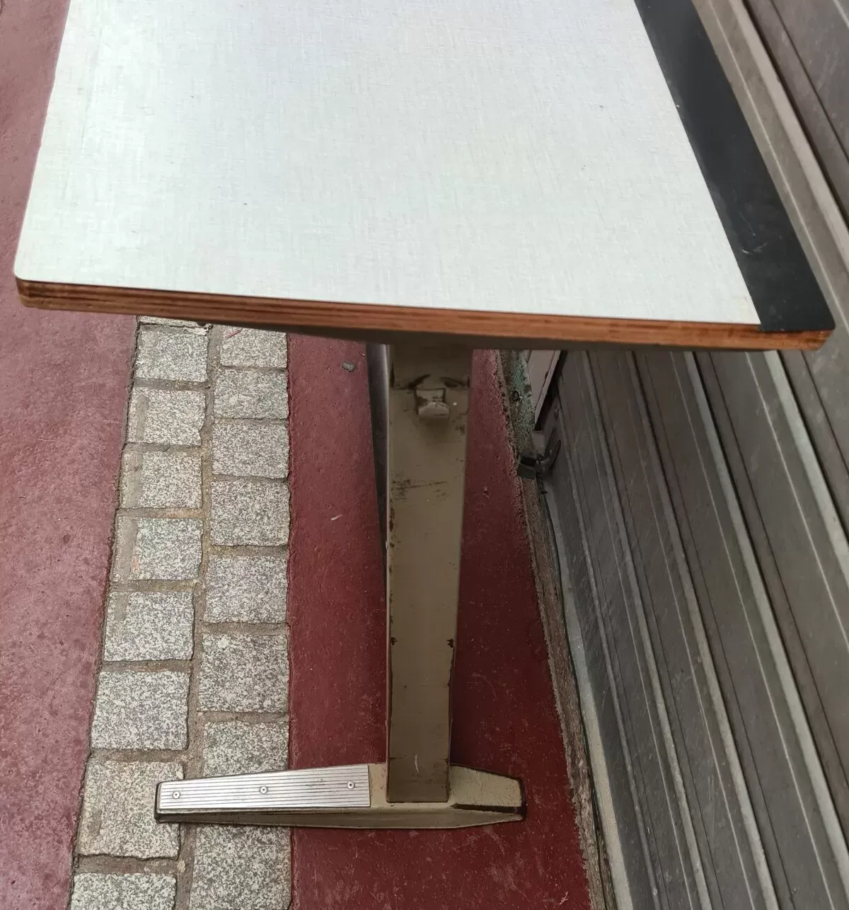 Illustration numéro 4 du produit Bureau industriel années 1960's