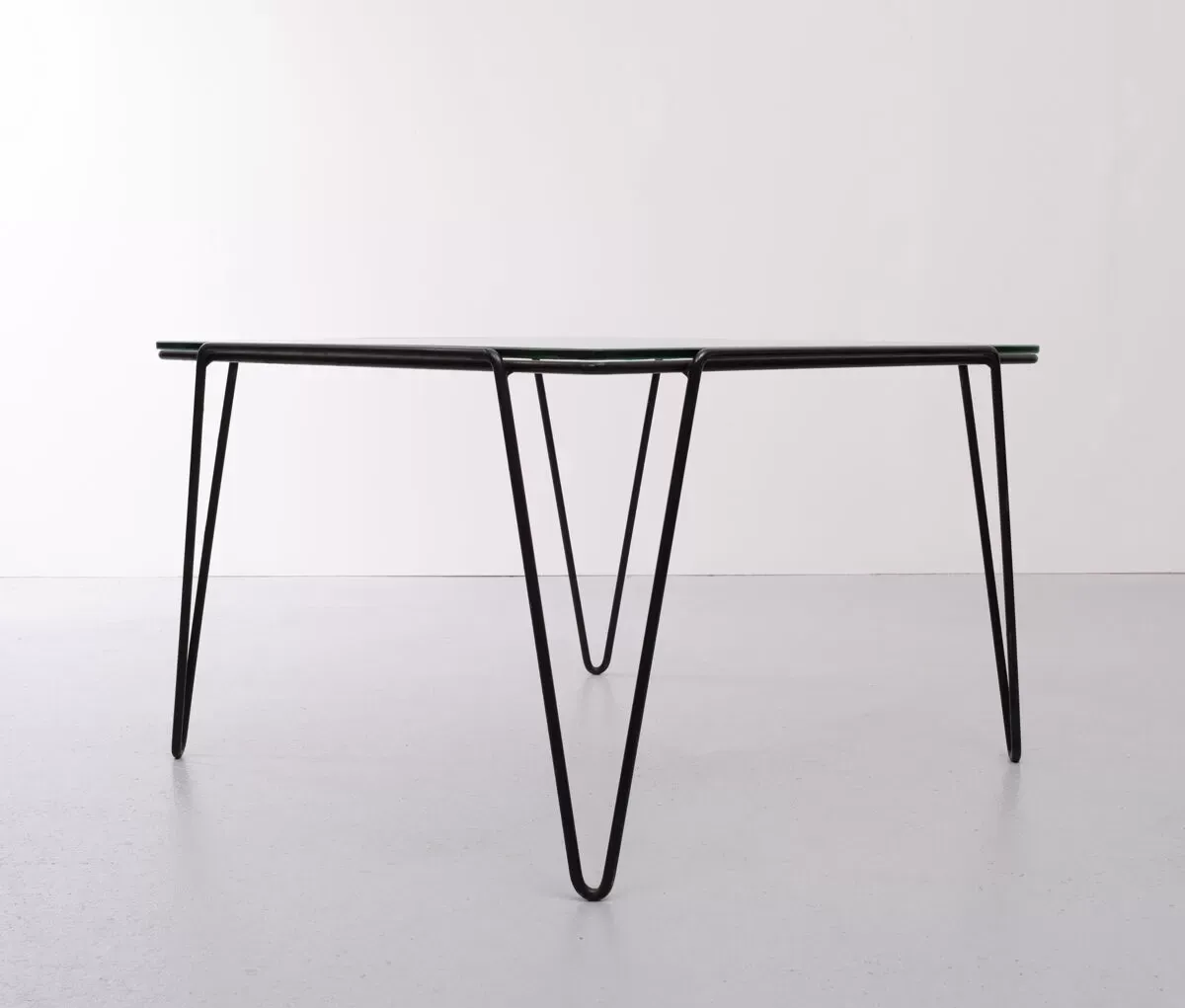 Illustration numéro 4 du produit Table basse Arnold Bueno de Mesquita 1955