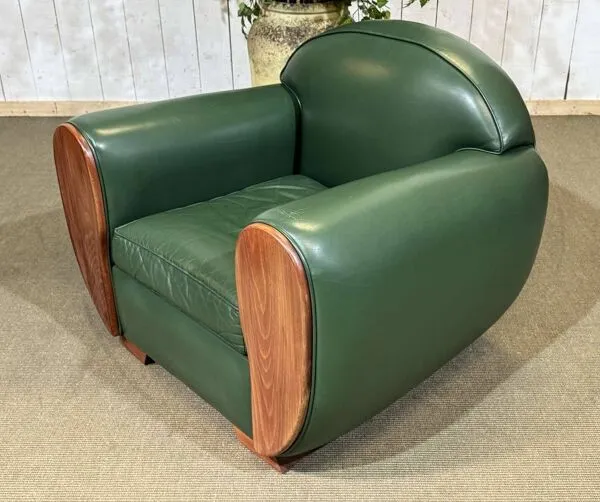 Illustration numéro 4 du produit Fauteuil club style art déco en cuir et hêtre des années 1980