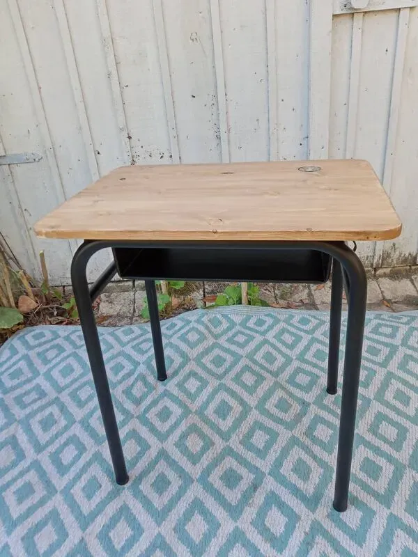 Illustration numéro 4 du produit Bureau d'ecolier