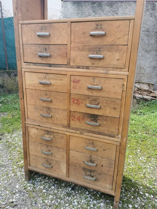 Illustration numéro 4 du produit Meuble métier bois massif