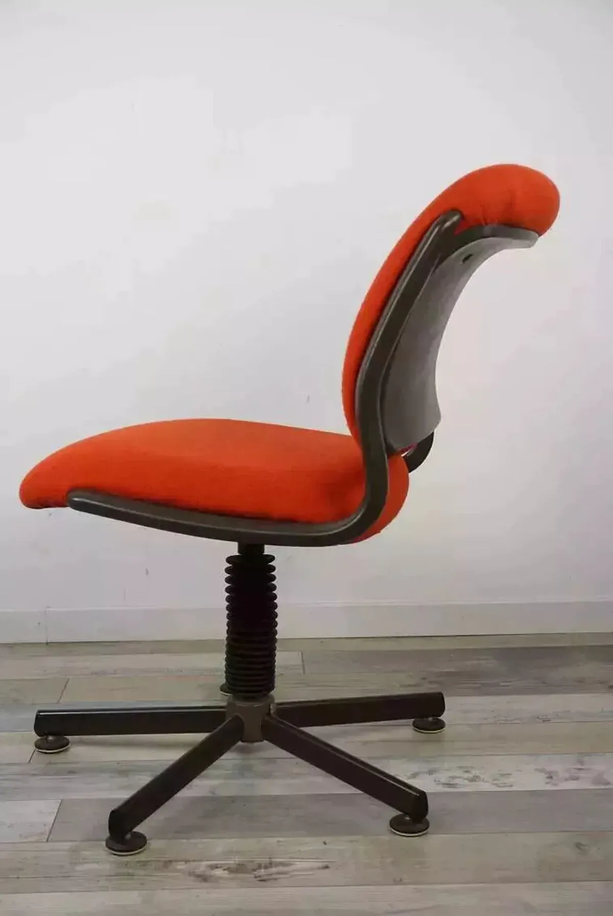 Illustration numéro 4 du produit Fauteuil de bureau pivotant années 70/80 par Roneo