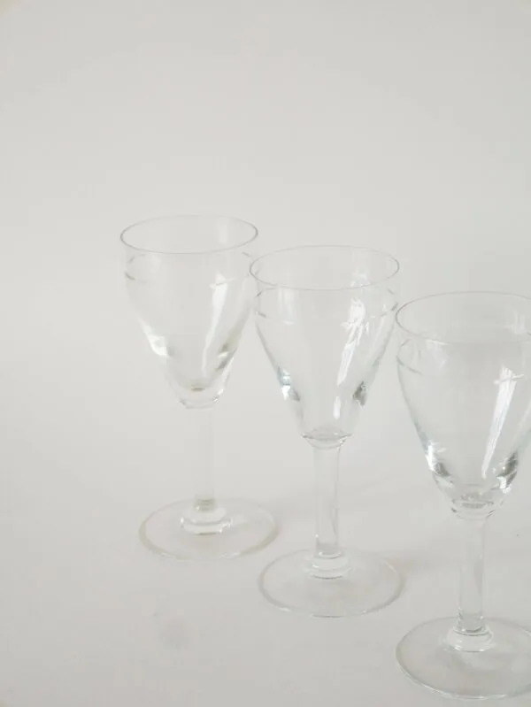 Illustration numéro 4 du produit Lot de 6 verres à vin en cristal gravé, 1950