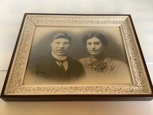 Illustration numéro 4 du produit Ancienne photographie d’un couple