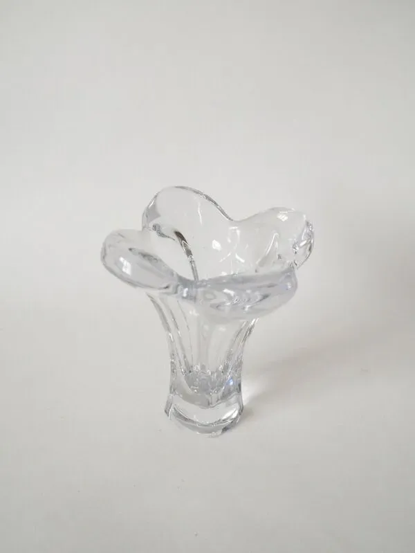Illustration numéro 4 du produit petit vase corolle en cristal 1950