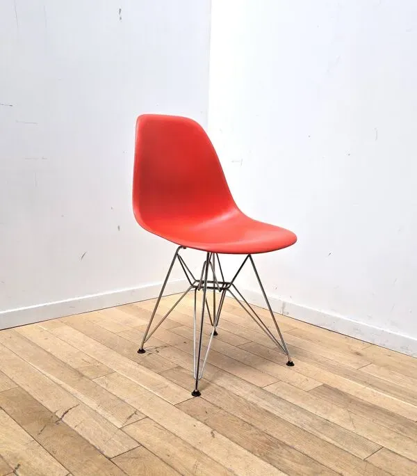 Illustration numéro 4 du produit Suite de 8 chaises DSR, Charles & Ray Eames