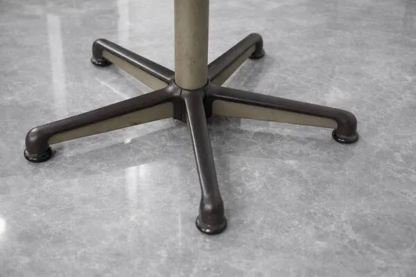 Illustration numéro 4 du produit Fauteuils de bureau par Pollock pour Comforto