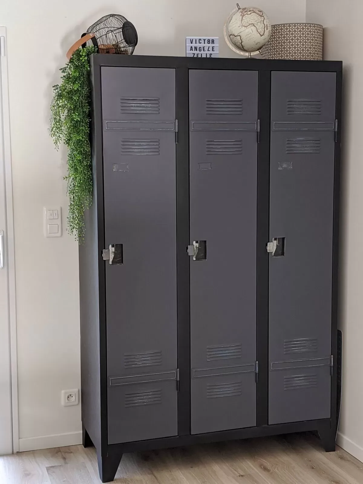 Illustration numéro 4 du produit Armoire vestiaire métallique