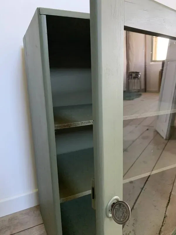 Illustration numéro 4 du produit Etagère vitrine d'école