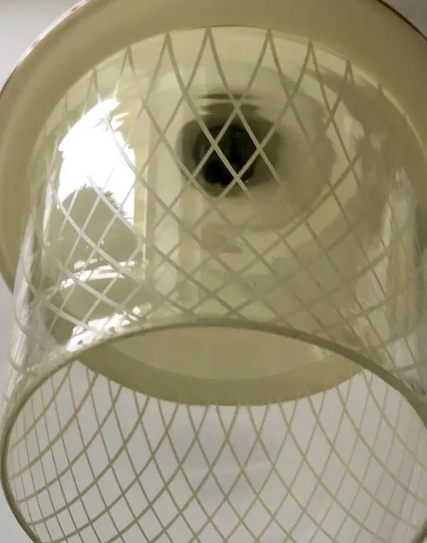 Illustration numéro 4 du produit Suspension en verre et motifs jaunes / verres années 50-60
