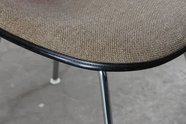 Illustration numéro 4 du produit Ensemble de 4 chaises vintage Eames Vitra Miller design des années 50