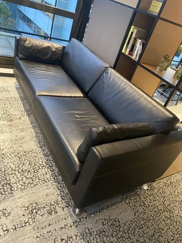 Illustration numéro 4 du produit 2 canapés Vitra Park de Jasper Morrison - En cuir noir