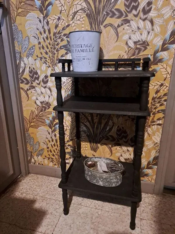 Illustration numéro 4 du produit Console en bois coloris noir rénovée