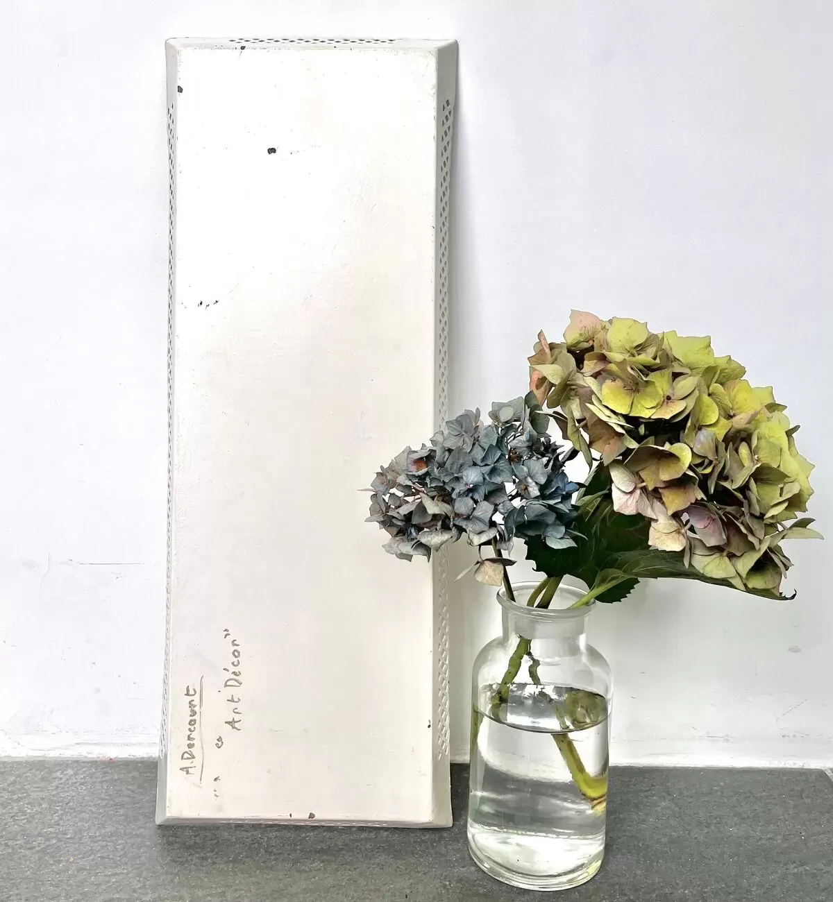 Illustration numéro 4 du produit Grand plateau tôle peinte décor fleurs