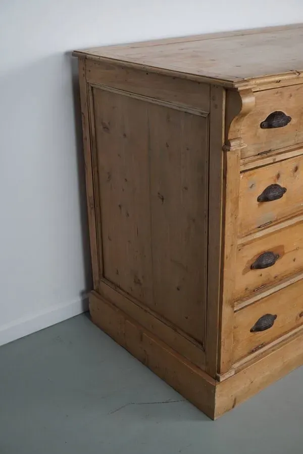 Illustration numéro 4 du produit Meuble d'atelier ancien en pin allemand, début du XXe siècle