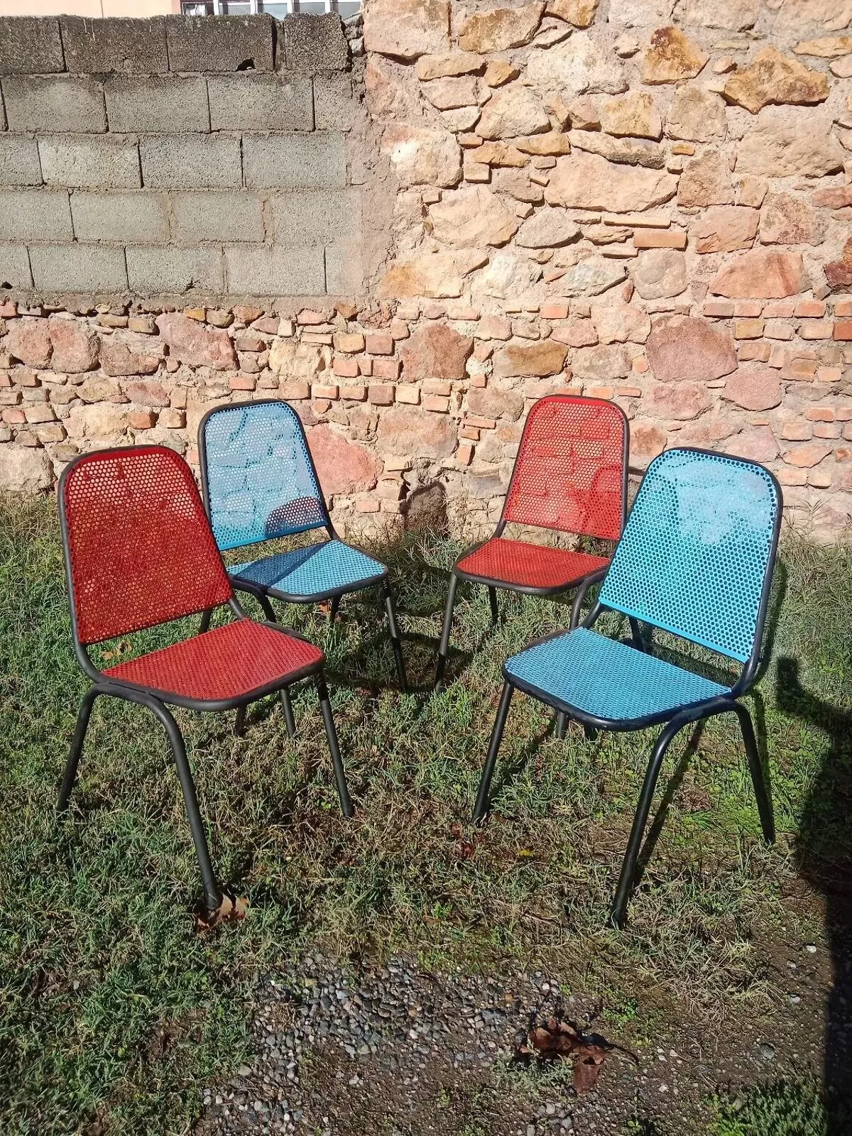 Illustration numéro 4 du produit Chaise métal ajourées