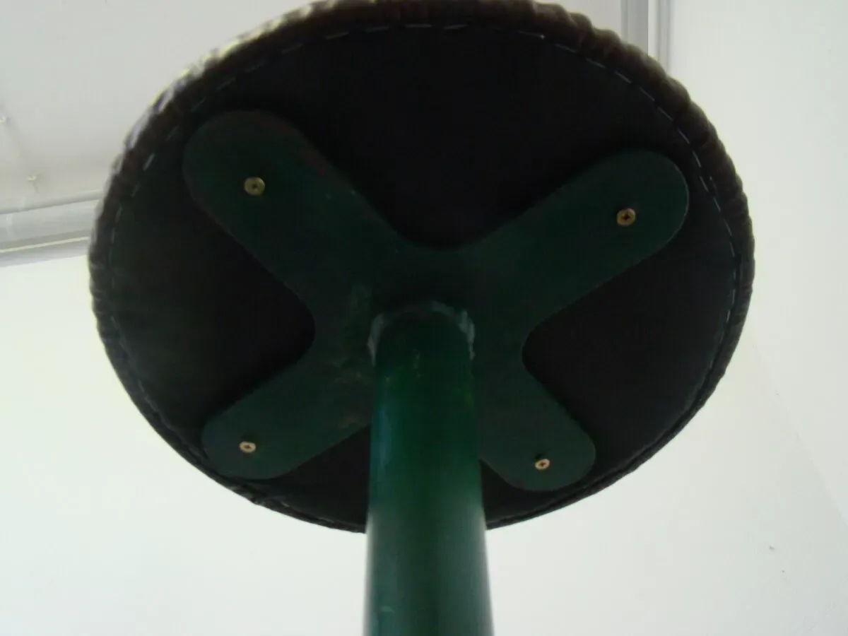 Illustration numéro 4 du produit Ensemble de 3 tabourets industriels