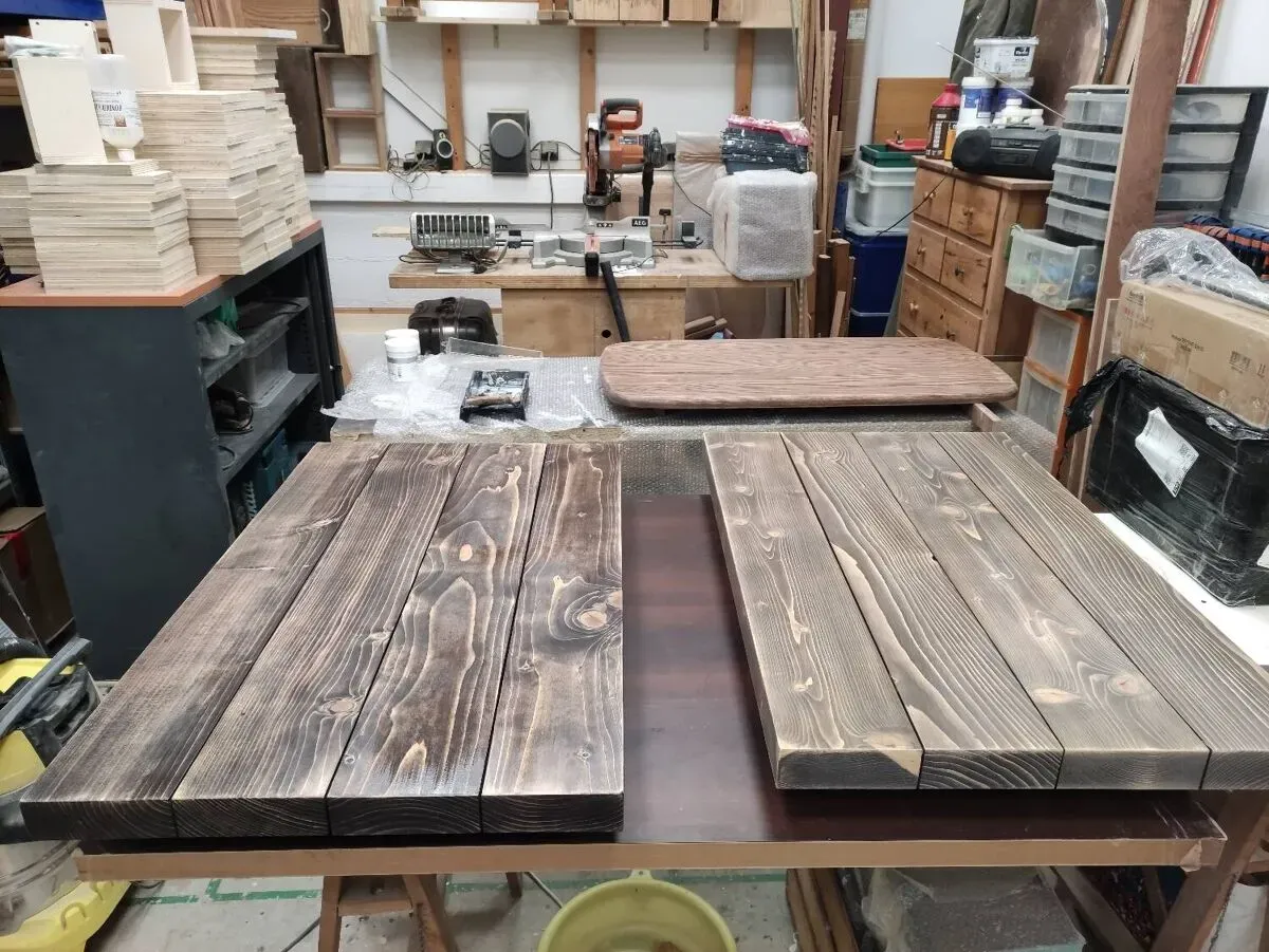 Illustration numéro 4 du produit Table basse rustique sur pieds épingles