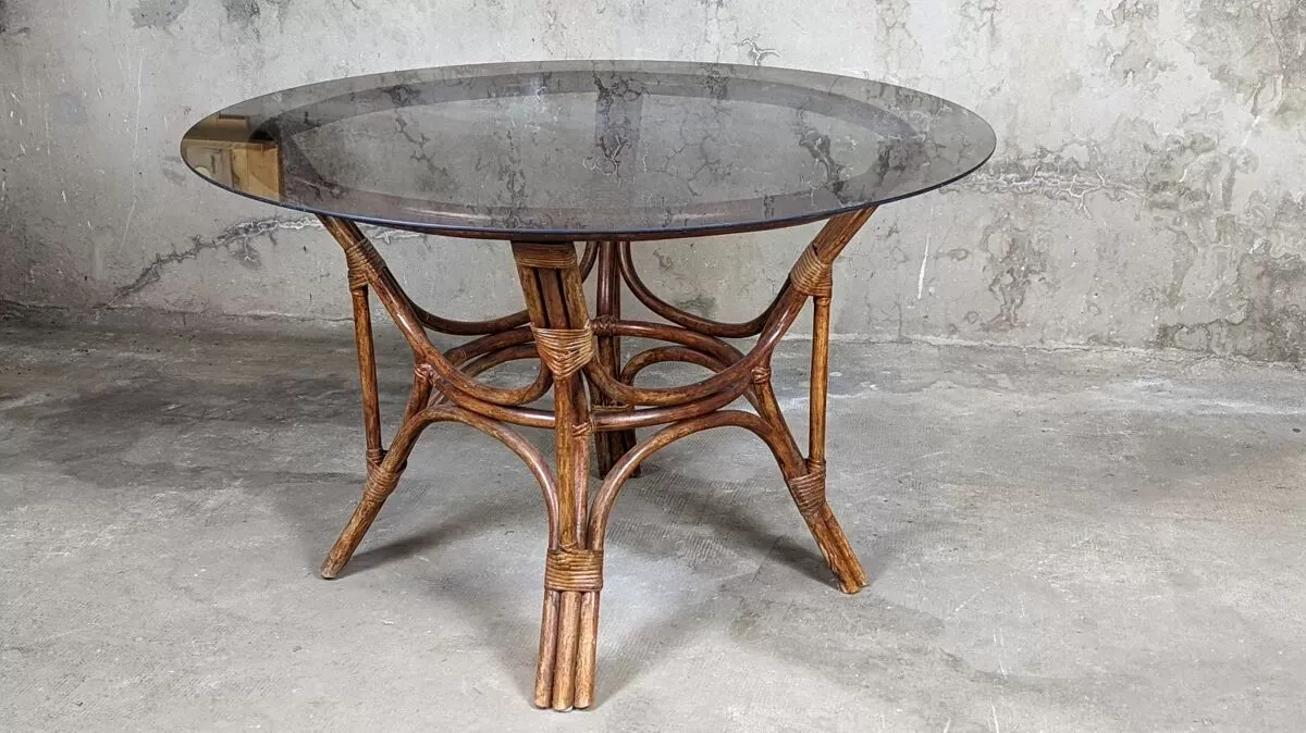 Illustration numéro 4 du produit Table à manger en rotin