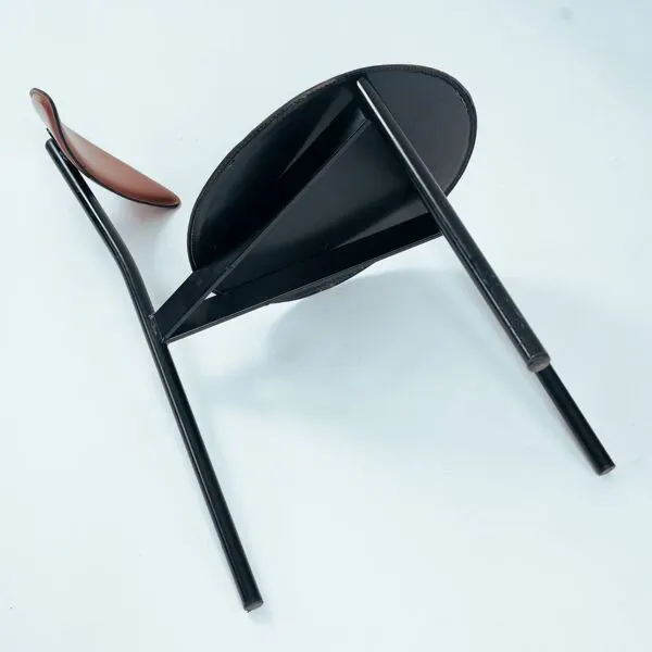 Illustration numéro 4 du produit 6 chaises trépied en cuir Linea Veam, Italie, années 1980