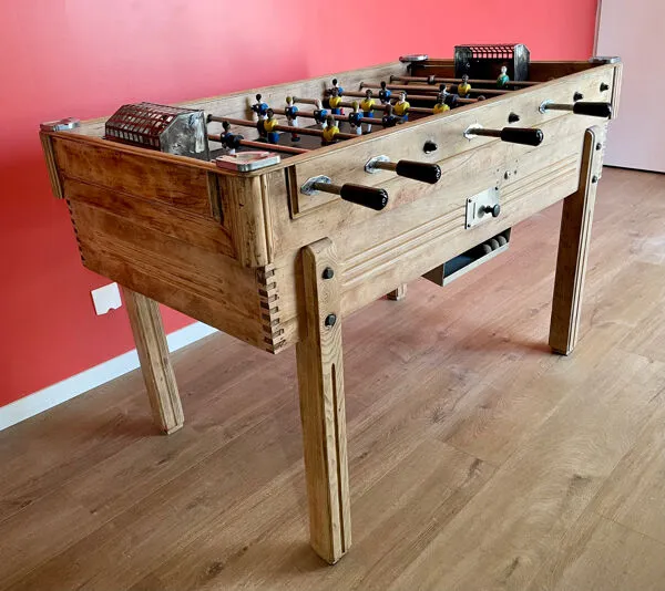 Illustration numéro 4 du produit Rare Baby-foot Chevillotte des années 1930 - Entièrement restauré